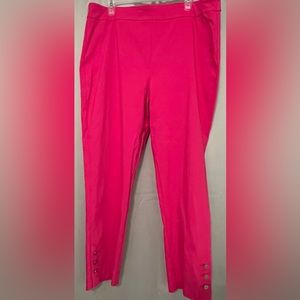 Fuchsia pull on ankle pant.